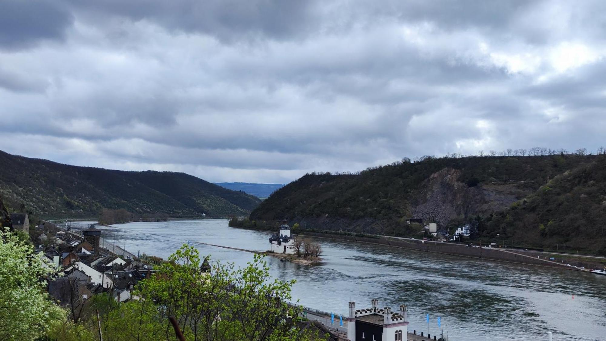 Direkt Am Rhein Mit Burgblick Nahe Rheinsteig Bis 8 Personen, 2 Baeder, 4 Zimmer, Kueche, Netflix Appartement Kaub Buitenkant foto